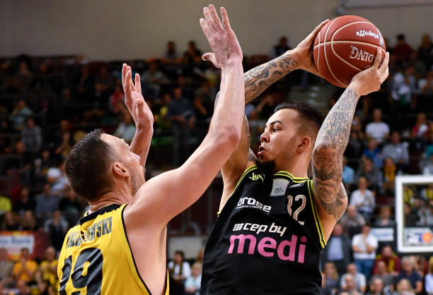 术代表与辽 术代表与辽